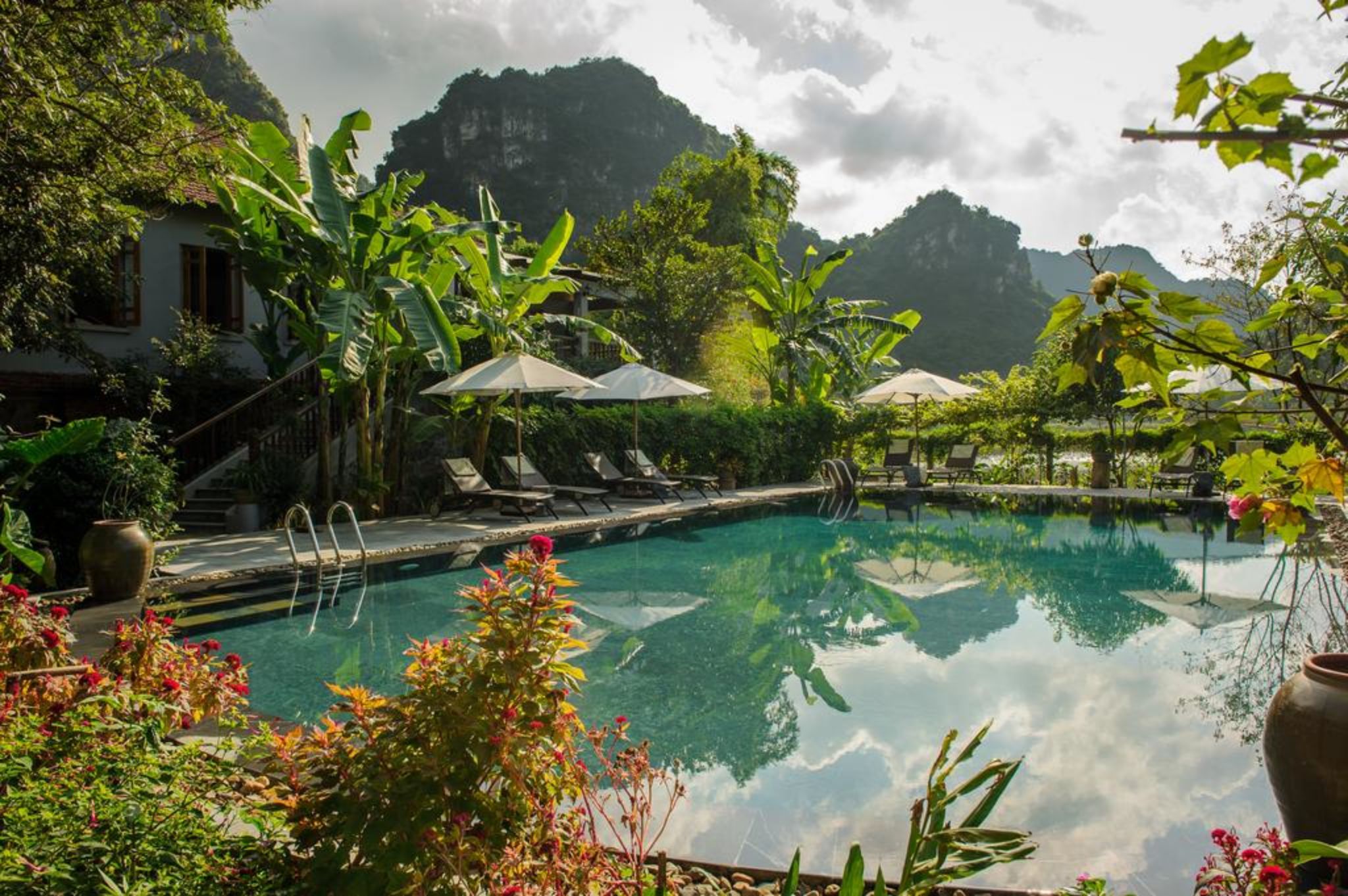 bể bơi ngoài trời tại Tam Coc Garden resort