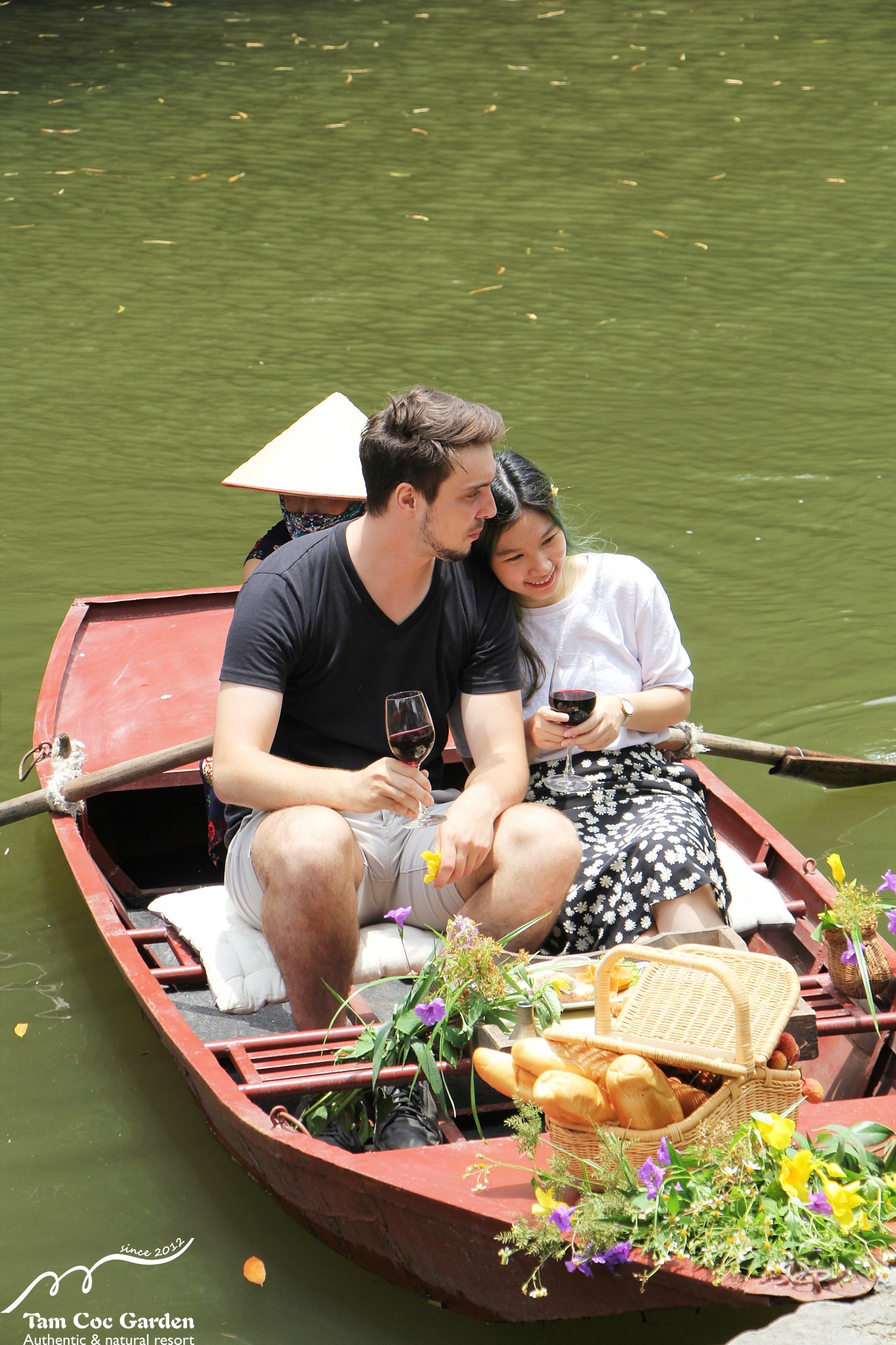 Du ngoạn trên thuyền tại Tam Coc Garden resort