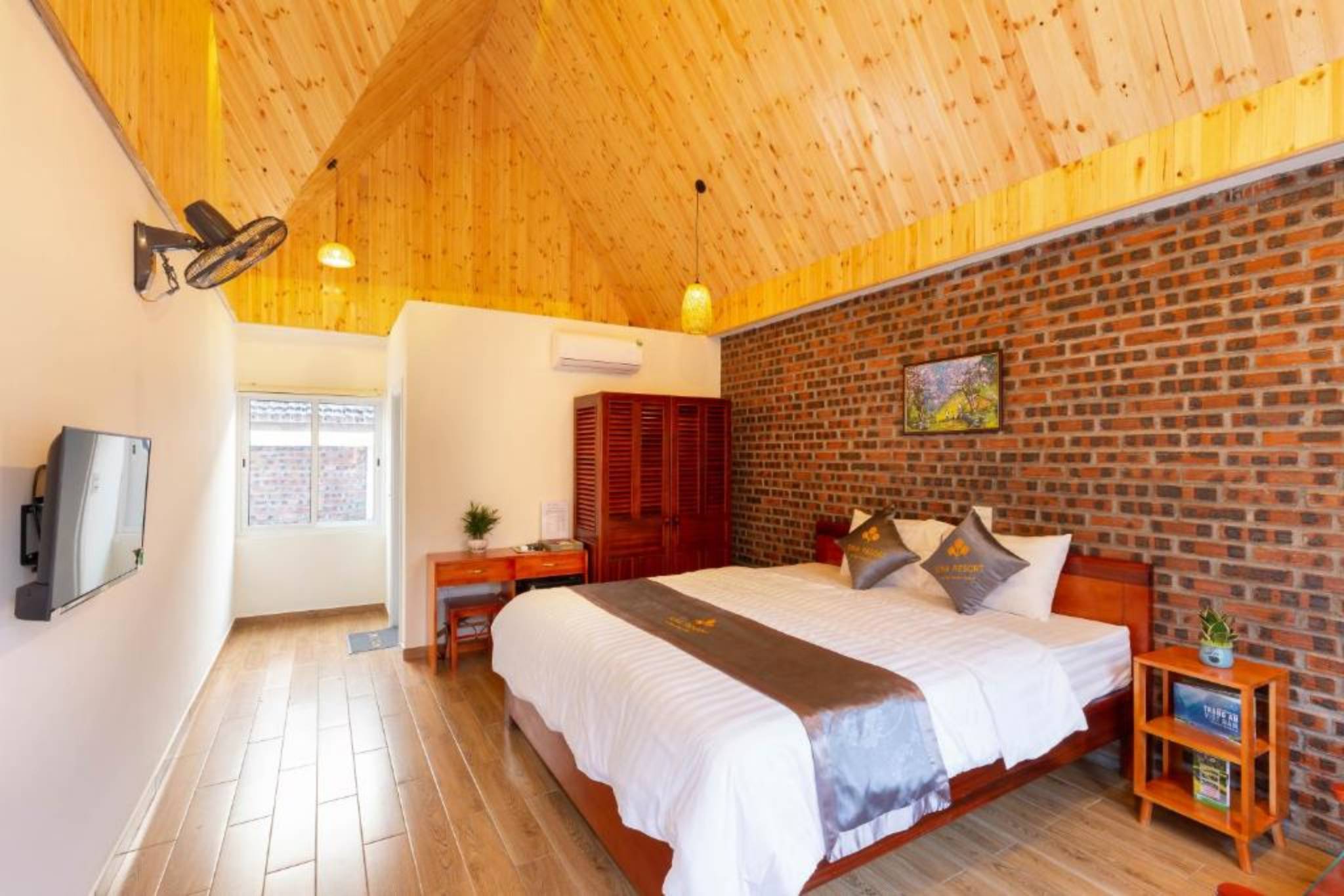 Phòng Deluxe Double Room tại SoNa Resort Ninh Binh