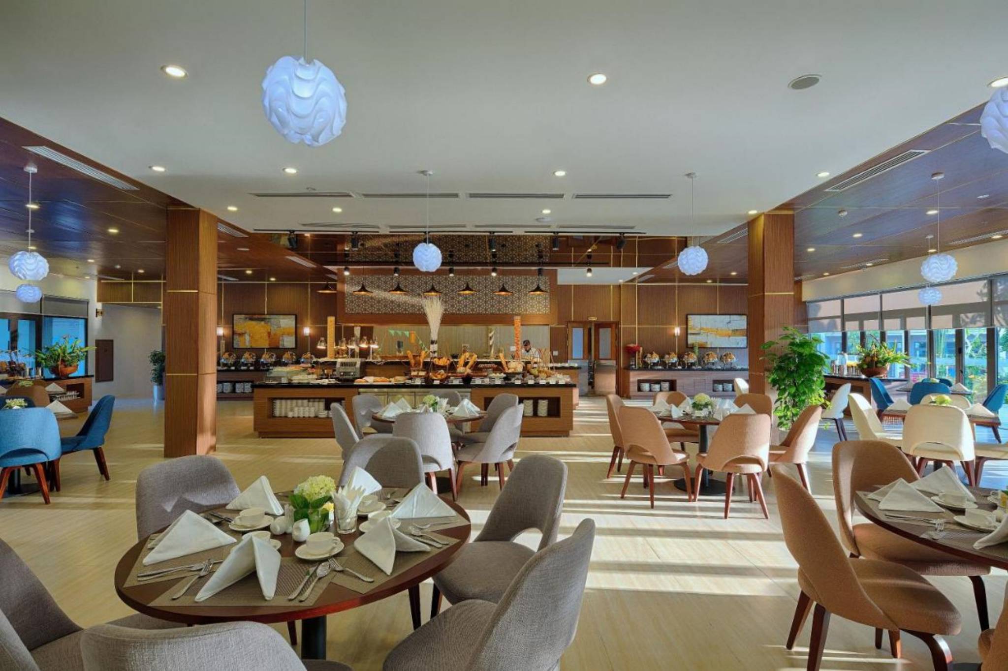 Nhà hàng tại Royal Lotus Halong Resort & Villas